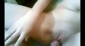 Une étudiante indienne se fait étirer le trou du cul serré dans cette vidéo anale 3 minute 30 sec