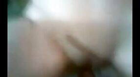 Une étudiante indienne se fait étirer le trou du cul serré dans cette vidéo anale 3 minute 50 sec