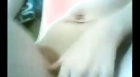 Une étudiante indienne se fait étirer le trou du cul serré dans cette vidéo anale 4 minute 20 sec