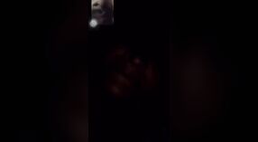 دیسی xxxx بیوی flaunts اس کامل سینوں میں ویڈیو کال کے طور پر وہ دھوکہ دیتی ہے 1 کم از کم 50 سیکنڈ
