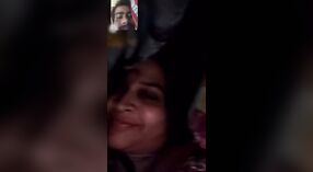 Istri Desi XXXX memamerkan payudaranya yang sempurna dalam panggilan video saat dia selingkuh 3 min 30 sec