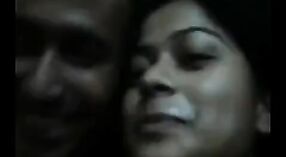 Istri Desi dengan payudara besar memberi suaminya blowjob yang penuh gairah dalam video ini 20 min 20 sec