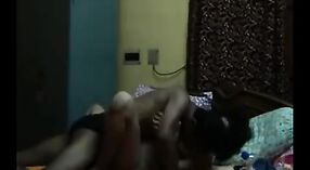 Istri Desi dengan payudara besar memberi suaminya blowjob yang penuh gairah dalam video ini 2 min 20 sec