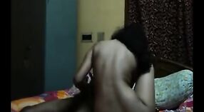 Istri Desi dengan payudara besar memberi suaminya blowjob yang penuh gairah dalam video ini 14 min 20 sec