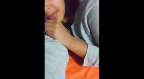 Соблазняйте и дразните большегрудую индийскую красотку в этом дези секс видео 2 минута 00 сек