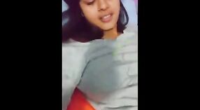 Uwieść i drażnić z dużym biustem Indyjska piękność w tym desi seks wideo 7 / min 50 sec