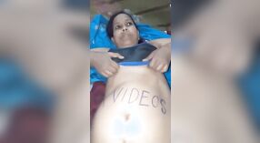 Matur desi bhabhi bakal wuda kanggo video porno online 0 min 0 sec