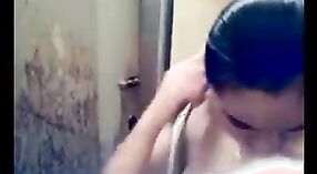 Desi girl ' s homemade seks tape schandaal met een tease 7 min 00 sec