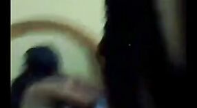 Maduro indiana tia fica para baixo e sujo em um desi chudai vídeo 2 minuto 20 SEC