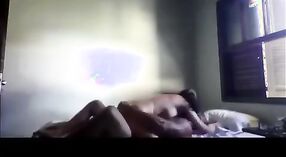 Indyjski seks wideo z udziałem Tripti, gorąca studentka 1 / min 30 sec