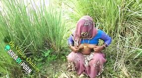 Секс-видео Дези MMC запечатлело обнаженное шоу тети из деревни Керала 2 минута 00 сек