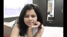Indisches College-Mädchen mit großen Brüsten und Freund engagiert sich im dampfenden sex-chat 0 min 0 s
