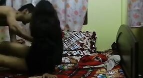 இந்தியன் ஆபாச வீடியோவில் ஒரு டீனேஜ் பெண் படுக்கையறையில் தனது மாற்றாந்தாய் உடலுறவு கொள்கிறாள் 0 நிமிடம் 0 நொடி