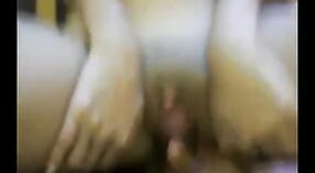 పెద్ద వక్షోజాలతో ఉన్న భారతీయ భార్య డాగీ స్టైల్‌లో గట్టిగా కొట్టుకుంటుంది 4 మిన్ 00 సెకను