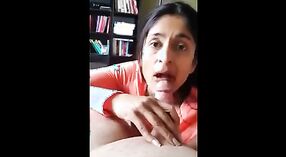 Tante indienne sexe: Sexe sauvage à la maison d'une femme indienne mature avec son jeune petit ami 7 minute 20 sec