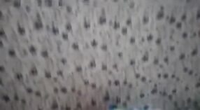 భారత గృహిణి ఎల్లీ తన భర్తతో కలిసి MMC యొక్క తాజా విడుదల నుండి ఆవిరి సన్నివేశంలో కొంటెను పొందుతాడు 1 మిన్ 50 సెకను