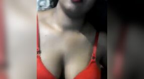 Girl Desi karo pus nyenyet masturbasi kanggo dheweke pacangan ing video mms 1 min 10 sec