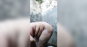 Bangla seks kasedi Desi karısının çıplak banyo zamanını yakalar 2 dakika 20 saniyelik