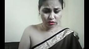 Tante Indische Marangos wird im live-Fernsehen verführt 3 min 00 s