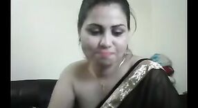 Tante Indische Marangos wird im live-Fernsehen verführt 6 min 20 s