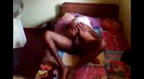 Bhabhi indio es atrapado engañando a su hijo en un video de cámara oculta 12 mín. 20 sec