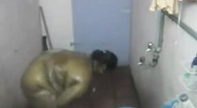 Bibi India dengan tubuh gemuk masturbasi di kamera tersembunyi 4 min 20 sec