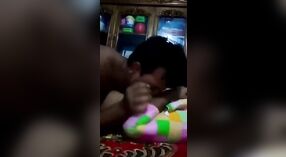 Bangla Desi夫妇的家庭性爱录像带功能激烈的MMS动作 2 敏 00 sec