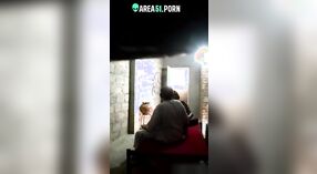 Desi bhabhi gets betrapt op Verborgen camera having seks met haar ouder lover 0 min 0 sec
