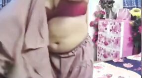 Desi girl Saniha gets a hot creampie on webcam in Bangla 3 최소 40 초