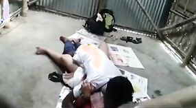 Hardcore Indiase seks in de garage: schandalig MMC video 4 min 40 sec