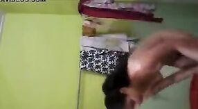 Desi Bhabhi show off cô ấy ngực trong các phòng tắm 2 tối thiểu 00 sn