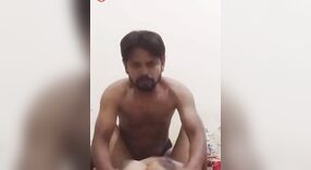 Istri Pakistan turun dan kotor dengan suaminya dalam video beruap ini 1 min 50 sec