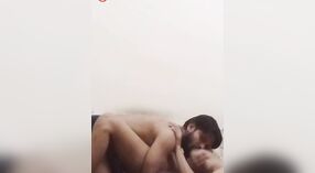 पाकिस्तानी पत्नी हो जाता है नीचे और गंदा के साथ उसके पति में इस भाप से भरा वीडियो 3 मिन 50 एसईसी