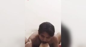 Pakistanlı karısı aşağı iner ve bu buharlı videoda kocasıyla kirlenir 4 dakika 30 saniyelik