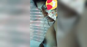 Petite amie indienne sexy montre ses gros seins lors d'un appel vidéo en direct 20 minute 20 sec