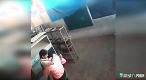 بھارتی استاد seduces طالب علم کے لئے ایک باپ سے بھرا سامنا میں لیک Mms ویڈیو 1 کم از کم 40 سیکنڈ