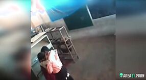 بھارتی استاد seduces طالب علم کے لئے ایک باپ سے بھرا سامنا میں لیک Mms ویڈیو 2 کم از کم 00 سیکنڈ