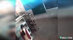 بھارتی استاد seduces طالب علم کے لئے ایک باپ سے بھرا سامنا میں لیک Mms ویڈیو 4 کم از کم 00 سیکنڈ