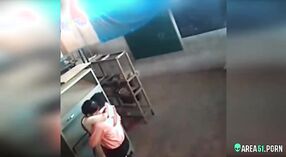 بھارتی استاد seduces طالب علم کے لئے ایک باپ سے بھرا سامنا میں لیک Mms ویڈیو 1 کم از کم 00 سیکنڈ
