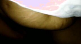 ಭಾರತೀಯ ಹೆಜ್ಜೆ-ಸಹೋದರಿ ತುಂಟತನದ ಒಂದು ದೊಡ್ಡ ಕಪ್ಪು ಶಿಶ್ನ ಮತ್ತು ವೀರ್ಯ 3 ನಿಮಿಷ 00 ಸೆಕೆಂಡು