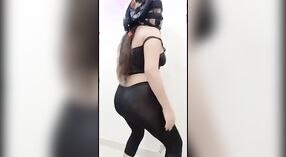 Desi cô gái từ Pakistan show off cô ấy hậu môn và tits trong một dải chương trình 0 tối thiểu 0 sn