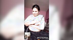 नग्न मांजर आणि केसाळ बूब्स: एक गरम भारतीय सेक्स व्हिडिओ 0 मिन 0 सेकंद