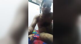 Namiętny seks indyjskiej pary na kamery MMS 5 / min 00 sec