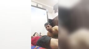Namiętny seks indyjskiej pary na kamery MMS 0 / min 0 sec