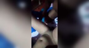 Desi meid gets pounded door geil rijpere man in voorzijde van haar vrouw in XXX video 1 min 50 sec