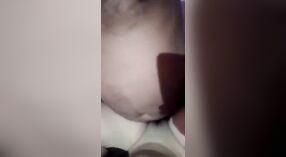Desi meid gets pounded door geil rijpere man in voorzijde van haar vrouw in XXX video 4 min 20 sec