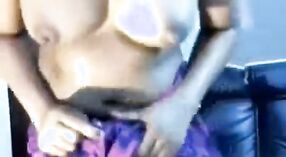 দেশি শাড়ির বড় boobs এই ওয়েবক্যাম স্ট্রিপ ভিডিওতে তাদের প্রাপ্য মনোযোগ পান 2 মিন 20 সেকেন্ড