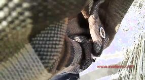 দেশি বান্ধবী এবং তার প্রেমিকের একটি বাষ্পীয় বহিরঙ্গন সেক্স সেশন রয়েছে 4 মিন 30 সেকেন্ড