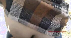 দেশি বান্ধবী এবং তার প্রেমিকের একটি বাষ্পীয় বহিরঙ্গন সেক্স সেশন রয়েছে 5 মিন 20 সেকেন্ড