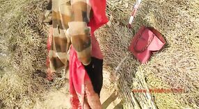 দেশি বান্ধবী এবং তার প্রেমিকের একটি বাষ্পীয় বহিরঙ্গন সেক্স সেশন রয়েছে 7 মিন 50 সেকেন্ড